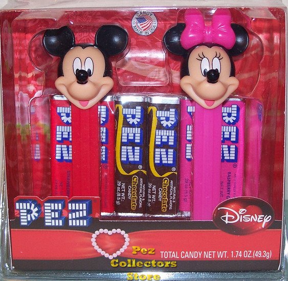 (image for) 2010 Mickey and Minnie Disney Couples Valentines Gift Set in Clamshell Case