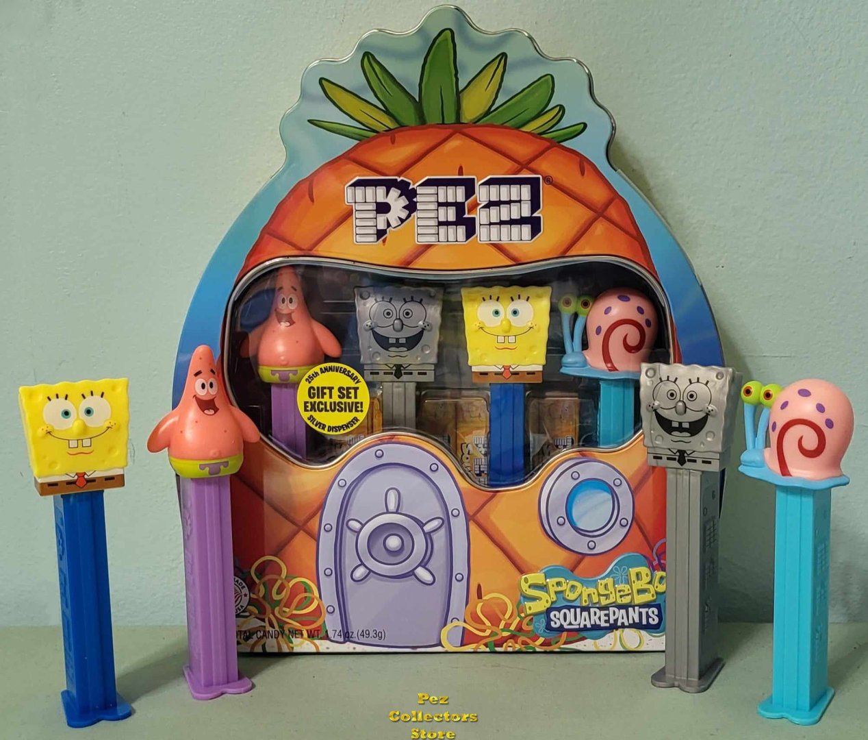 (image for) SpongeBob Anniversary Pineapple Gift Tin with Exclusive PEZ