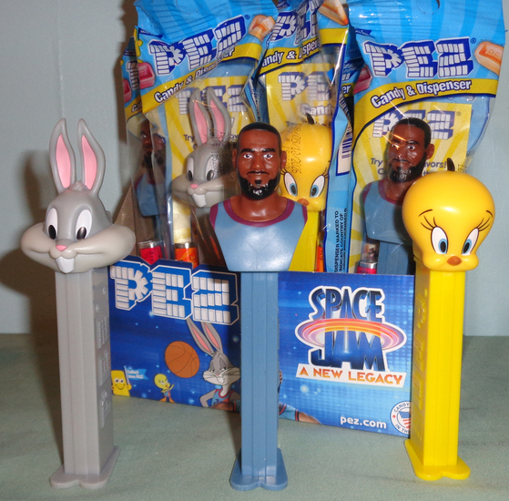 Bugs Bunny PEZ Dispenser & Candy, Looney Tunes